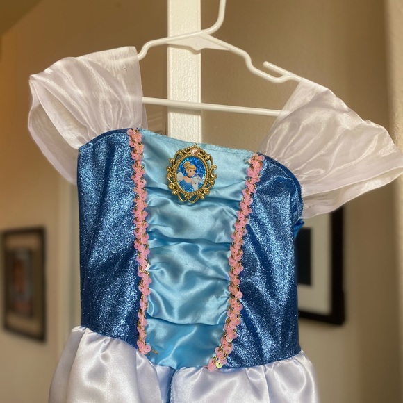 Cinderella princess dress fits Girls 4-6 - Picture 2 of 5